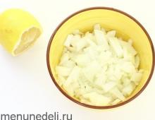 Салат с капустой и горошком - пошаговые рецепты приготовления с маслом или майонезом Салат с зеленым горошком и капустой свежей