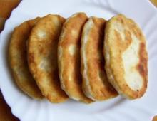 Lenten yeast pies with cabbage